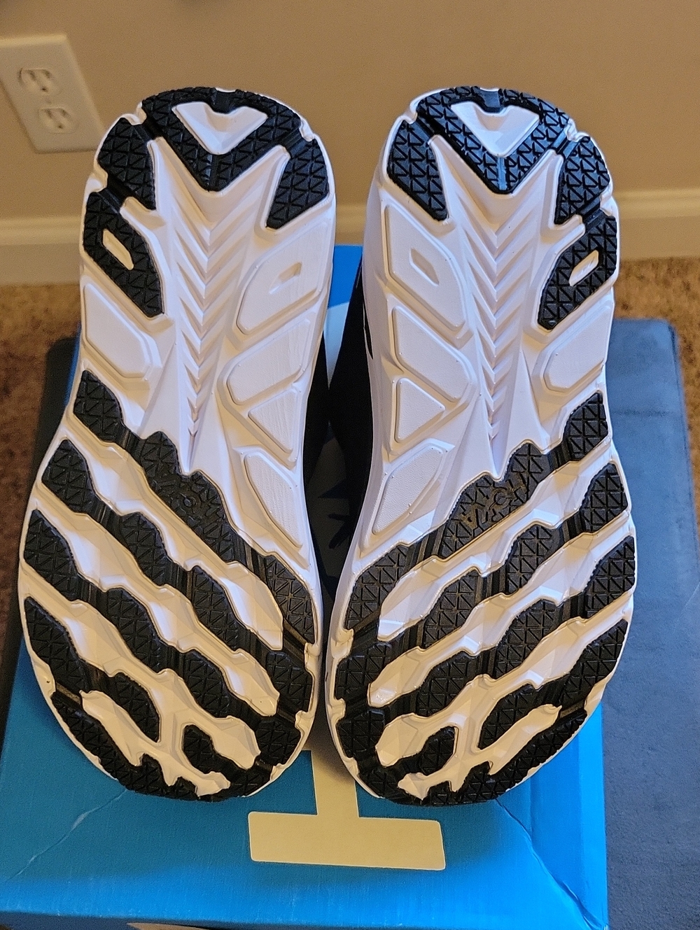 Hoka Clifton 8 Running Shoe NIB - Picture 5 of 6